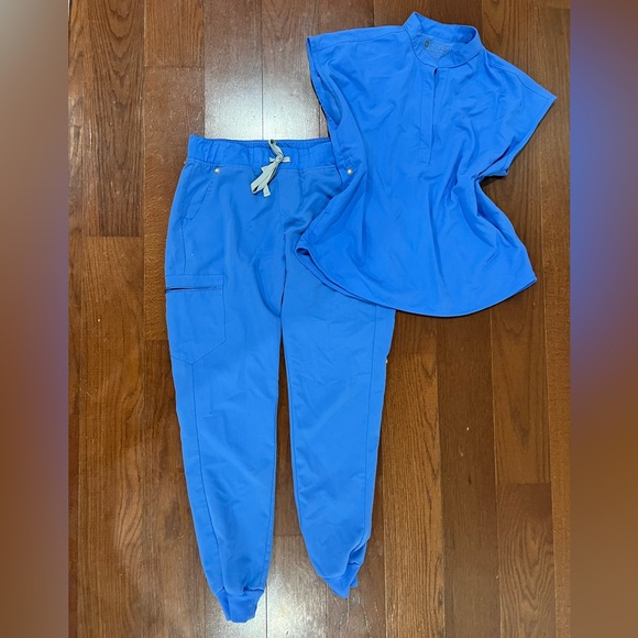 SOLD - FIGS jogger scrub set - Picture 1 of 3